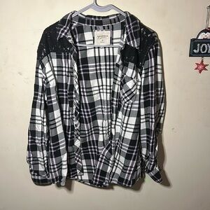 Black and white plaid button down long sleeve Arizona jean company shirt